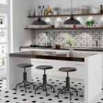 Moderne Küche mit ausgefallenen Fliesen